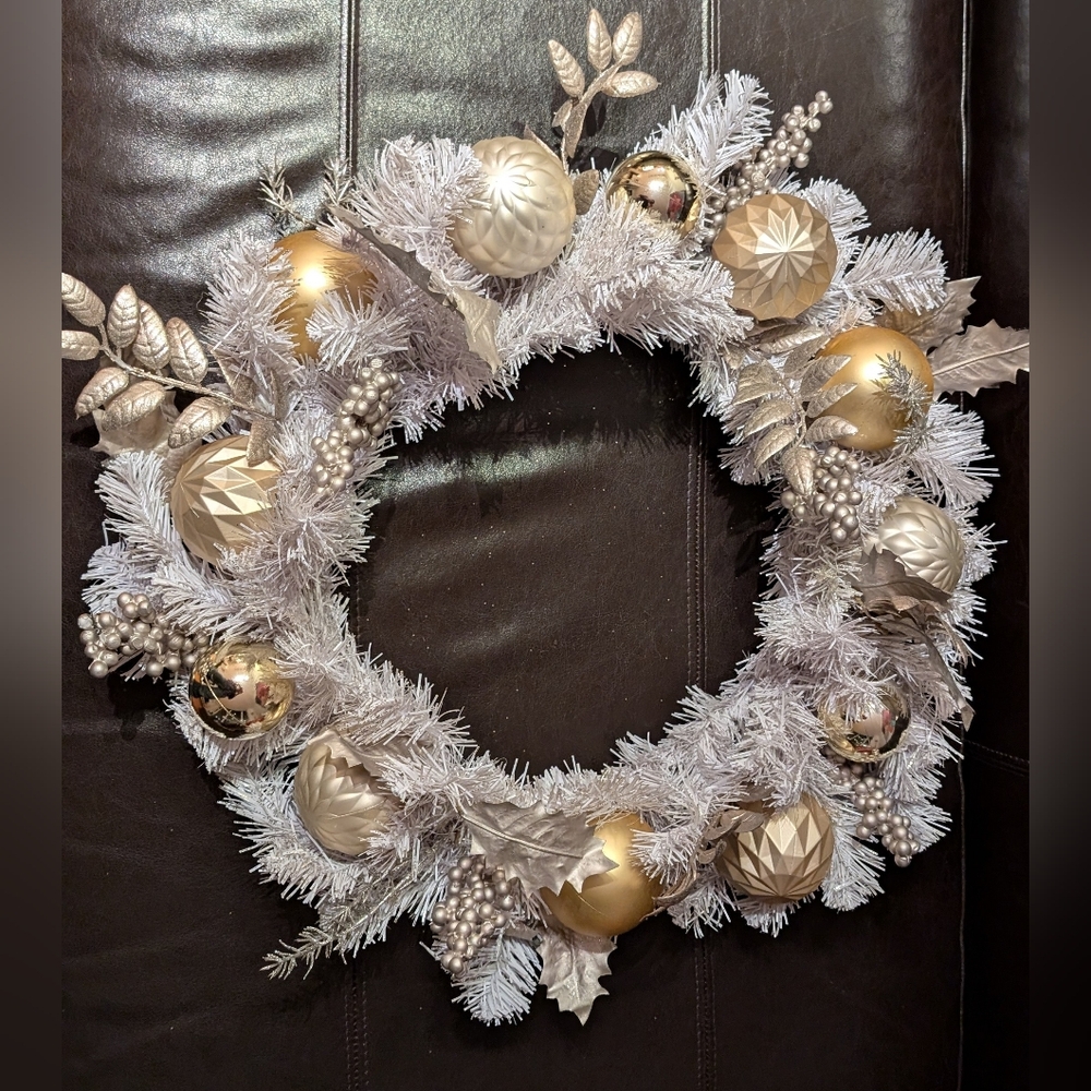 Elegant Gold and Silver Holiday Wreath